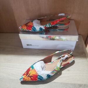 Matiko Lori Hawaiian Slingbacks. Pointed Toe. Nwt Box .EU 38 Red Green Floral